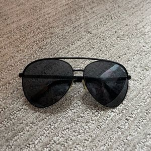 Quay Black Aviators